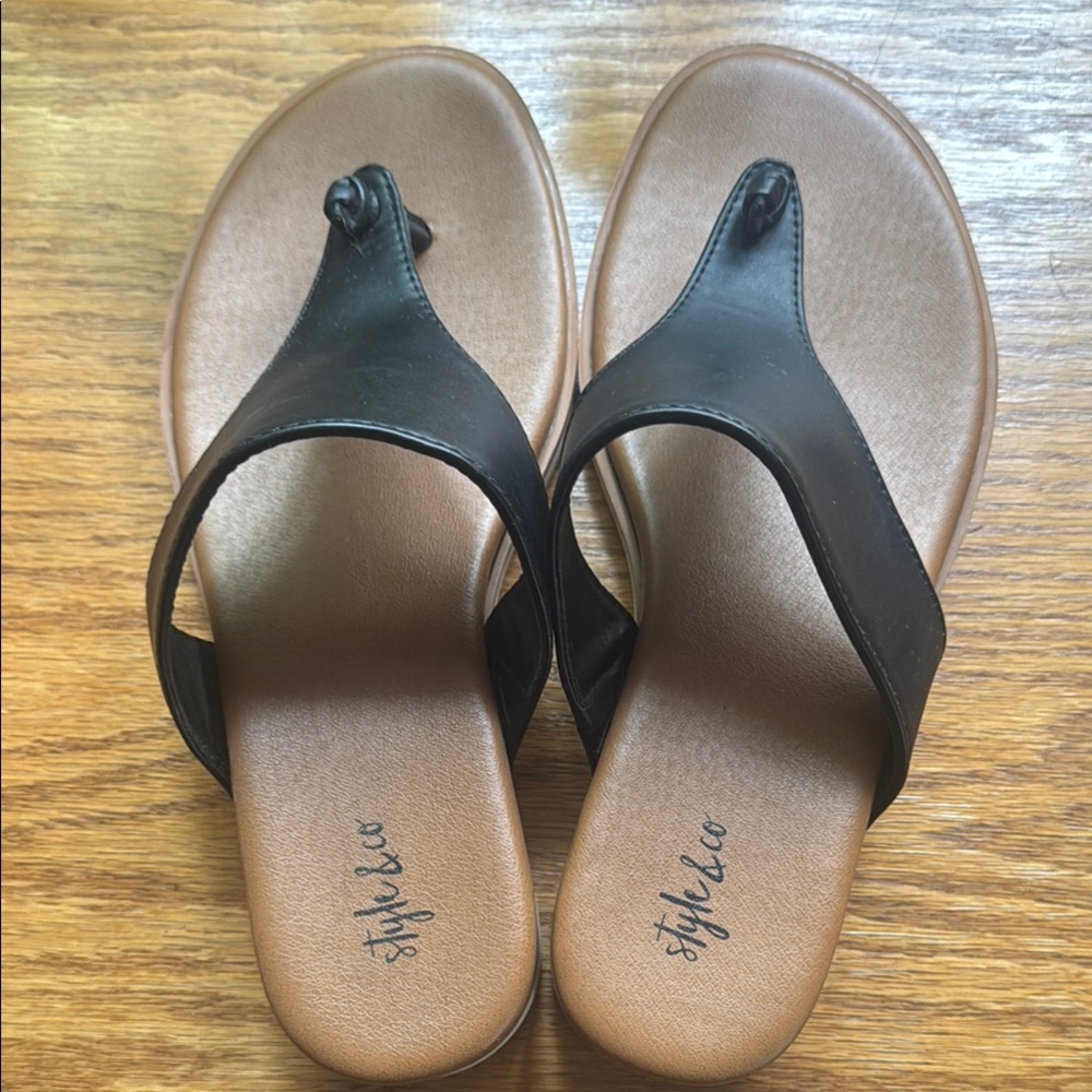 Style & Co. Women's Black and Tan Sandals